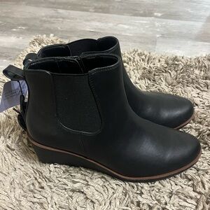 Brand new Aerosoles boots